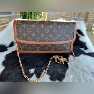 Louis Vuitton Dam clutch